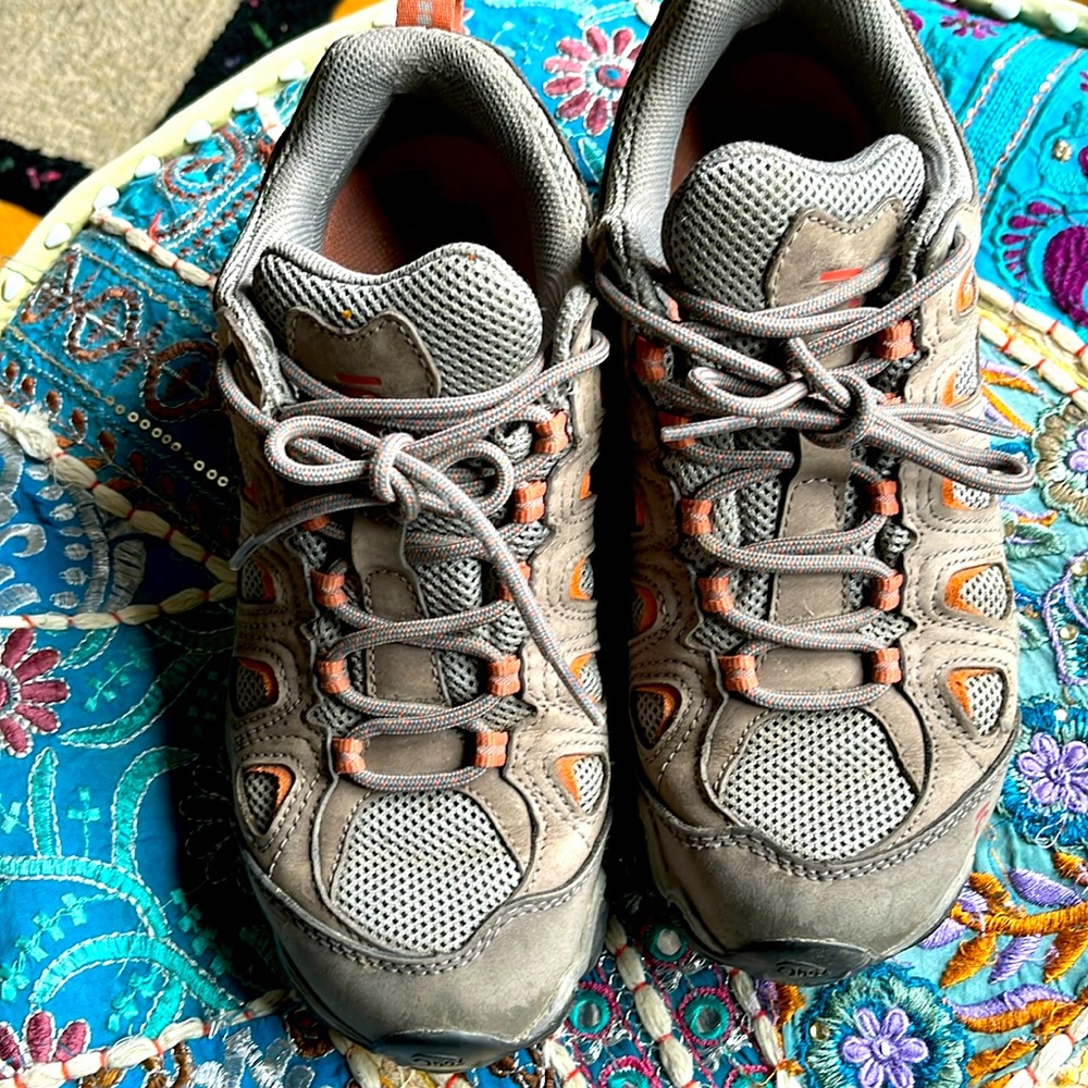 Oboz Sawtooth II Low Waterproof Hiking Shoes Women sz 8.5 dark tan